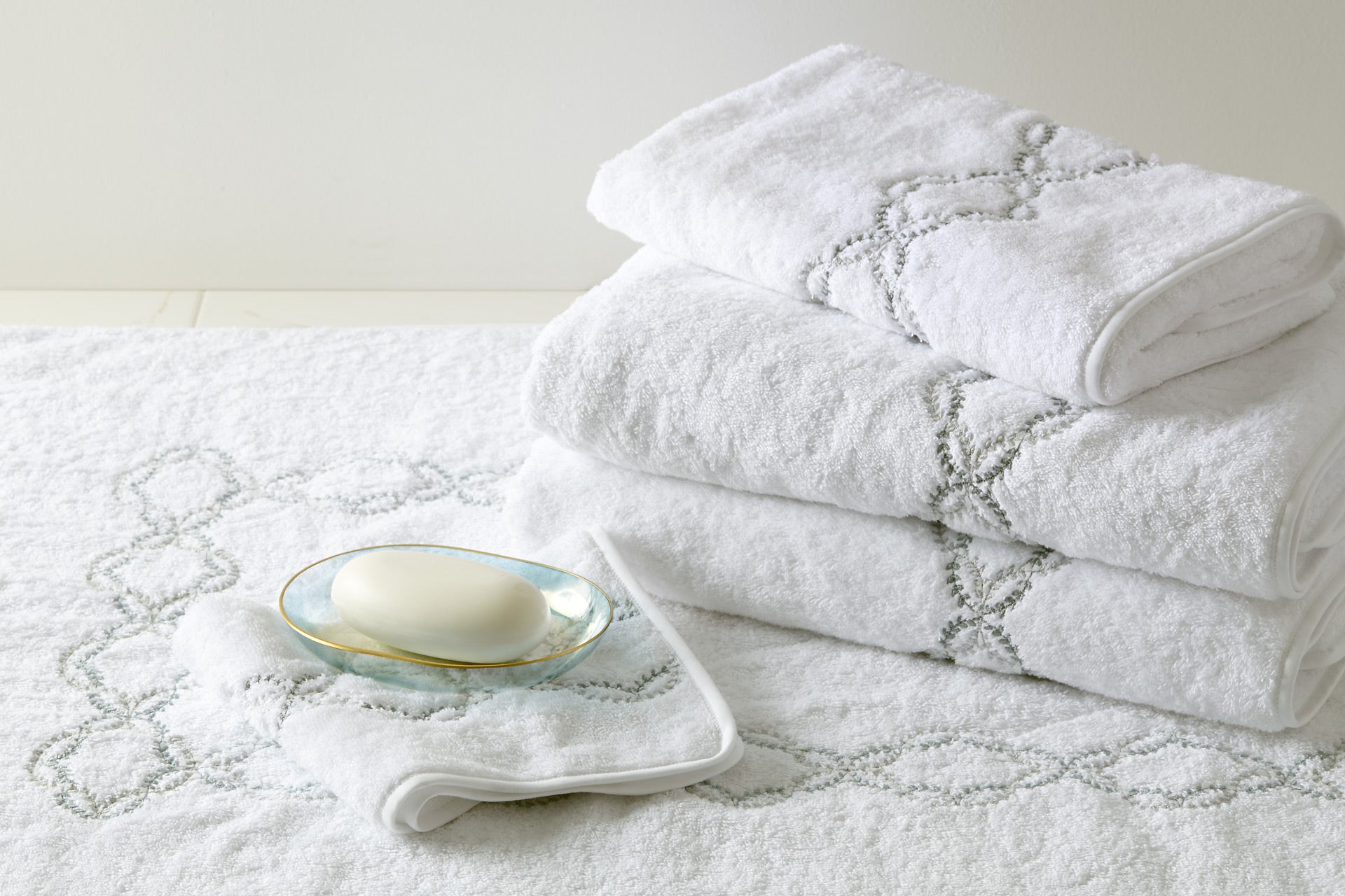 Matouk Classic Chain Bath Towel (White)