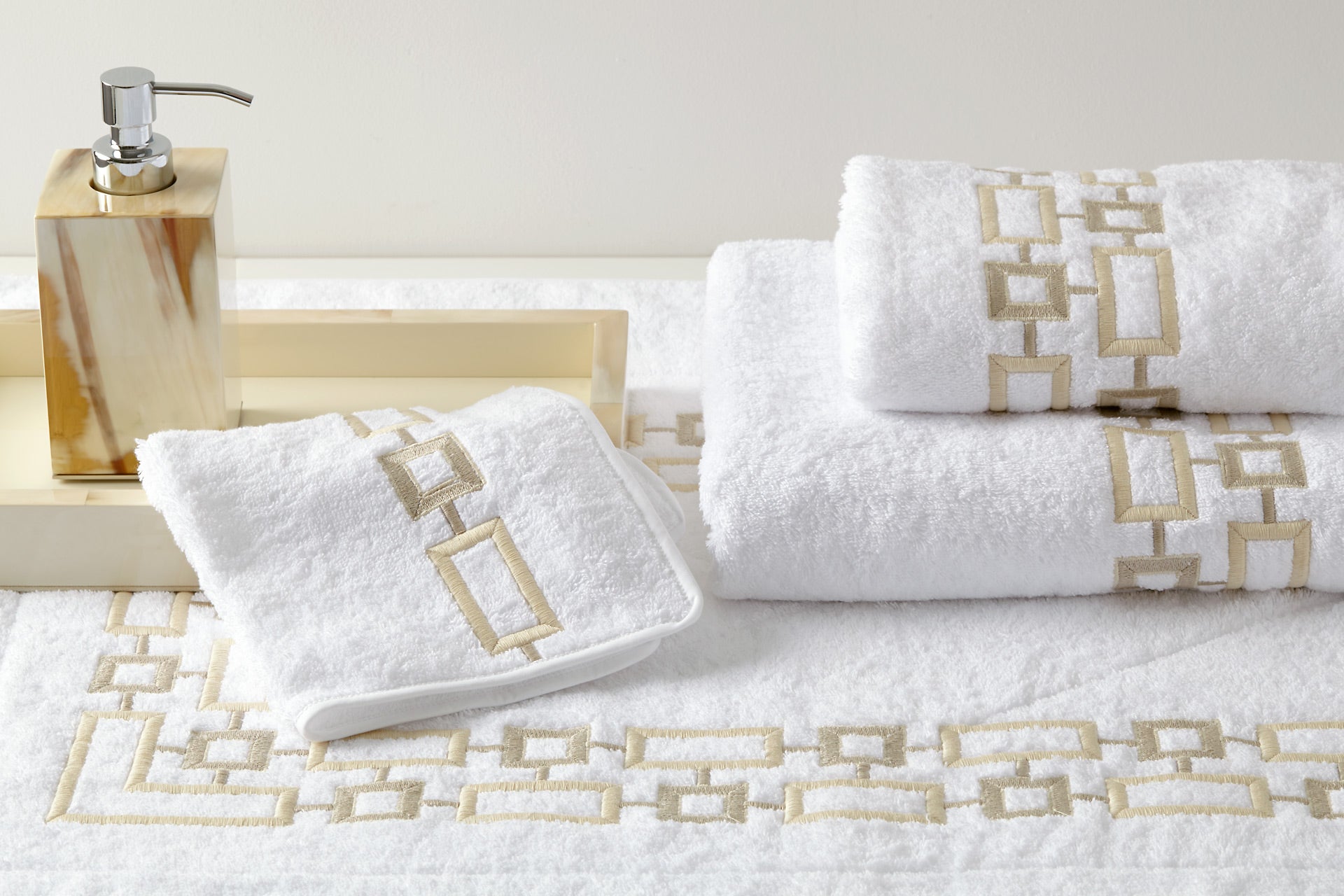 https://ebraunnewyork.com/cdn/shop/products/Ponti_Towels.jpg?v=1595622459